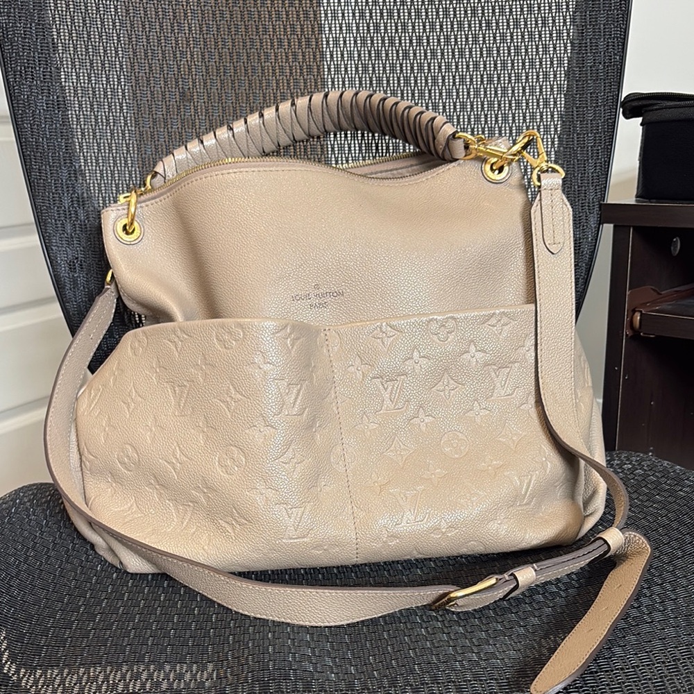 Louis Vuitton Maida Hobo Turtledove Empriente